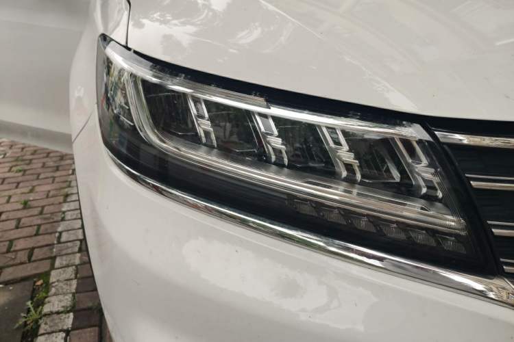 Used Roewe RX5 2019 20T Two-Wheel Drive Automatic 4G Connected Platinum Edition Right Front Headlight