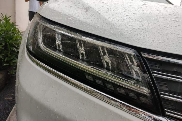 Used Roewe RX5 2019 20T Two-Wheel Drive Automatic 4G Connected Platinum Edition Right Front Headlight