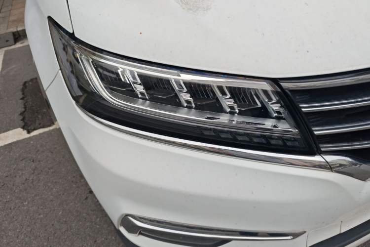 Used Roewe RX5 2019 20T Two-Wheel Drive Automatic 4G Connected Platinum Edition Right Front Headlight