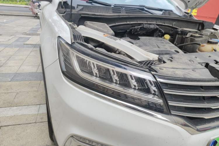 Used Roewe RX5 2019 20T Two-Wheel Drive Automatic 4G Connected Platinum Edition Right Front Headlight