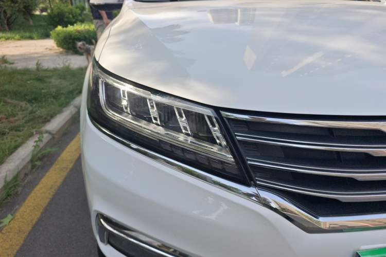 Used Roewe RX5 2019 20T Two-Wheel Drive Automatic 4G Connected Platinum Edition Right Front Headlight