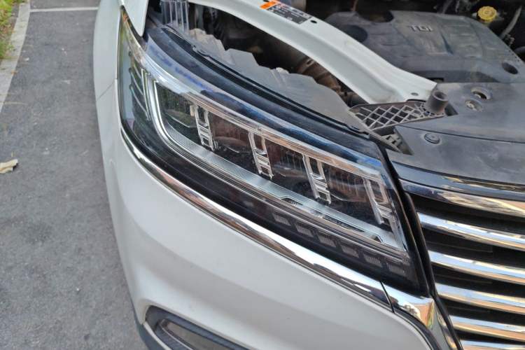 Used Roewe RX5 2019 20T Two-Wheel Drive Automatic 4G Connected Platinum Edition Right Front Headlight