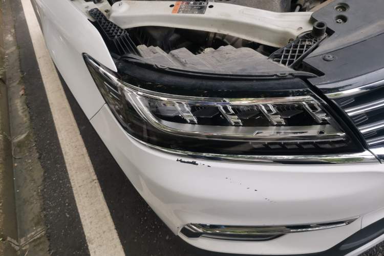 Used Roewe RX5 2019 20T Two-Wheel Drive Automatic 4G Connected Platinum Edition Right Front Headlight