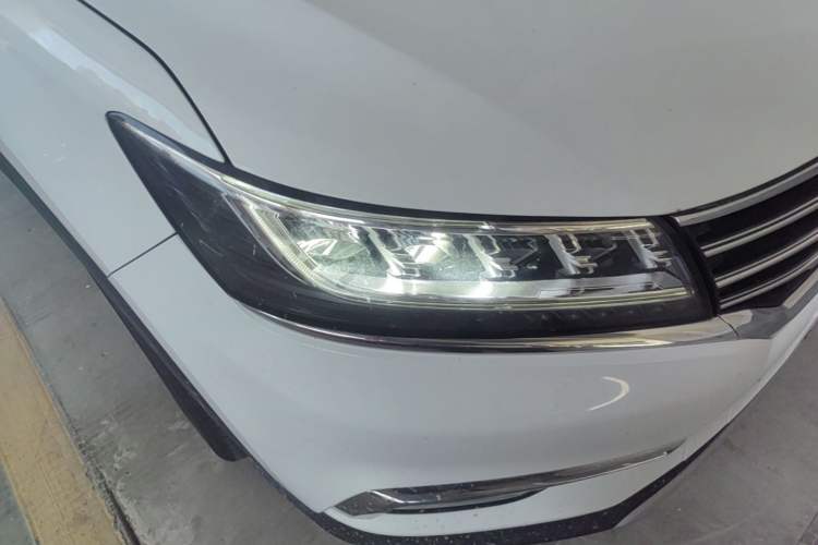 Used Roewe RX5 2019 20T Two-Wheel Drive Automatic 4G Connected Platinum Edition Right Front Headlight