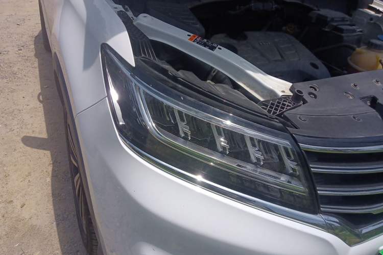 Used Roewe RX5 2019 20T Two-Wheel Drive Automatic 4G Connected Platinum Edition Right Front Headlight