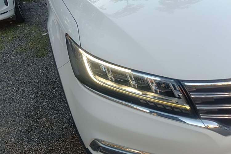 Used Roewe RX5 2019 20T Two-Wheel Drive Automatic 4G Connected Platinum Edition Right Front Headlight