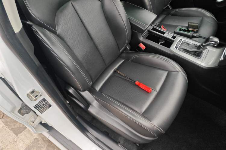 Used Roewe RX5 2019 20T Two-Wheel Drive Automatic 4G Connected Platinum Edition Right Front Seat