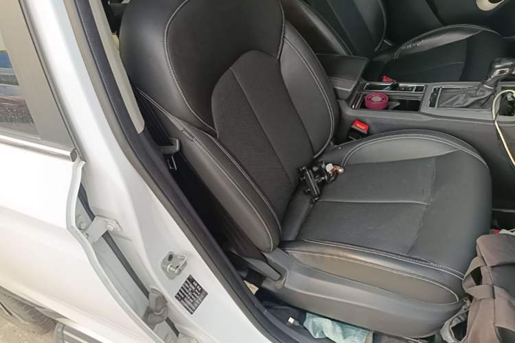 Used Roewe RX5 2019 20T Two-Wheel Drive Automatic 4G Connected Platinum Edition Right Front Seat