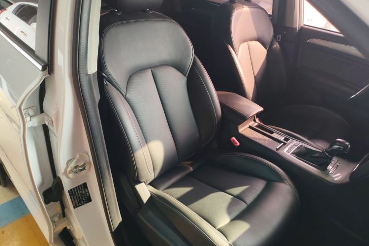Used Roewe RX5 2019 20T Two-Wheel Drive Automatic 4G Connected Platinum Edition Right Front Seat
