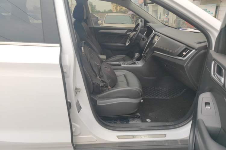 Used Roewe RX5 2019 20T Two-Wheel Drive Automatic 4G Connected Platinum Edition Right Front Seat