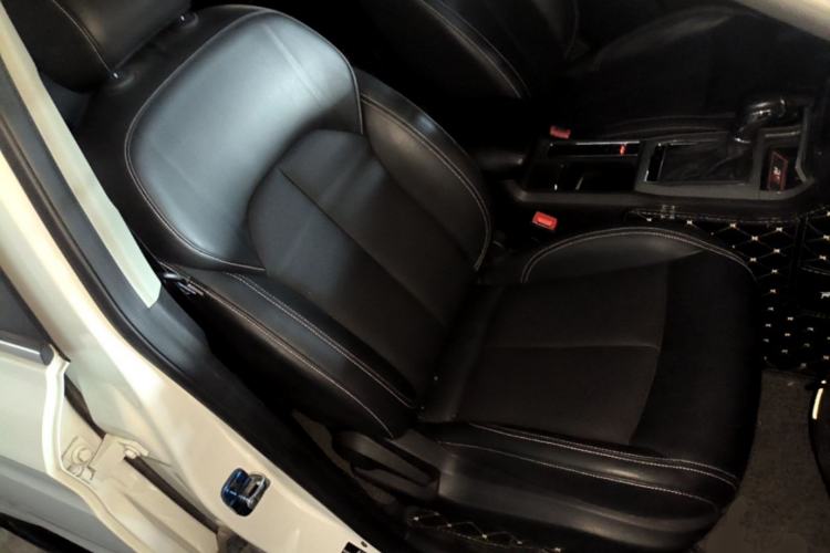 Used Roewe RX5 2019 20T Two-Wheel Drive Automatic 4G Connected Platinum Edition Right Front Seat