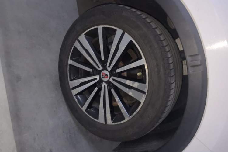 Used Roewe RX5 2019 20T Two-Wheel Drive Manual 4G Connect Platinum Edition Right Front Wheel Hub