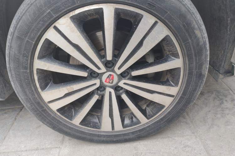 Used Roewe RX5 2019 20T Two-Wheel Drive Automatic 4G Connected Platinum Edition Right Front Wheel Hub