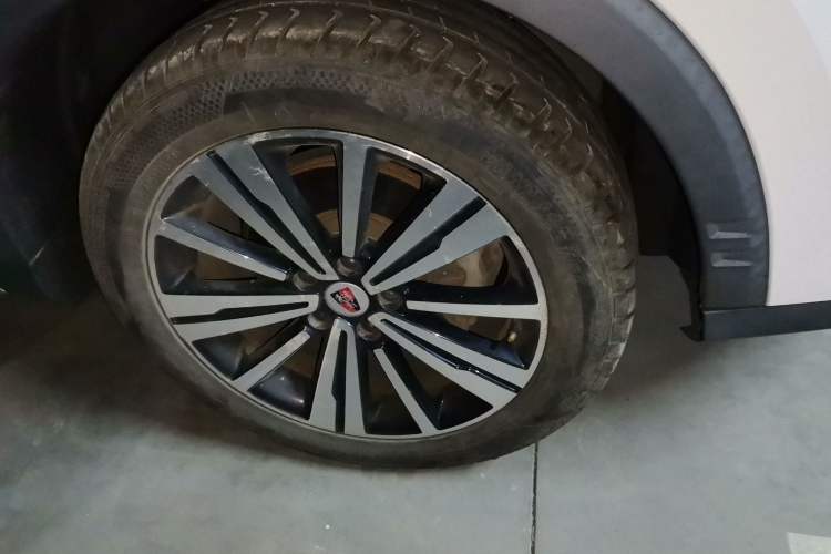 Used Roewe RX5 2019 20T Two-Wheel Drive Automatic Ali Smart Connectivity Platinum Edition Right Front Wheel Hub