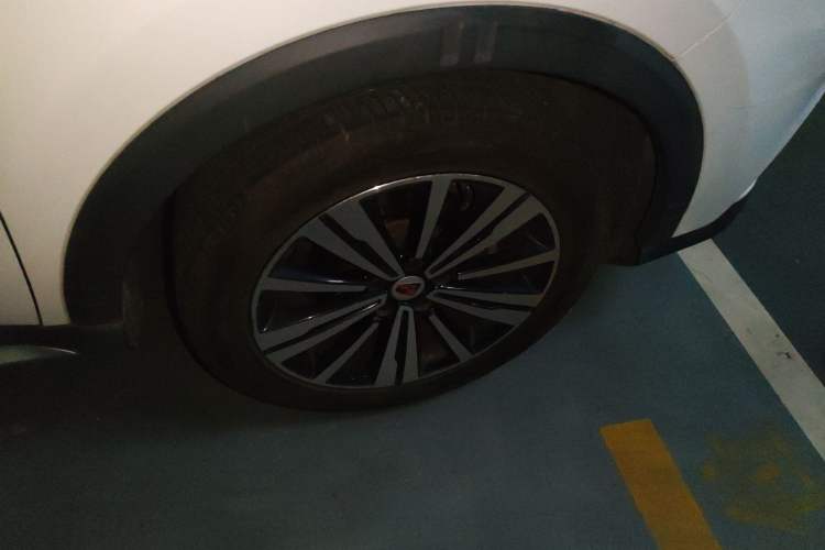 Used Roewe RX5 2019 20T Two-Wheel Drive Automatic 4G Connected Platinum Edition Right Front Wheel Hub