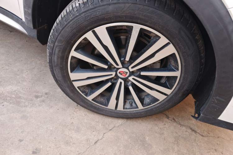 Used Roewe RX5 2019 20T Two-Wheel Drive Automatic Ali Smart Connectivity Platinum Edition Right Front Wheel Hub