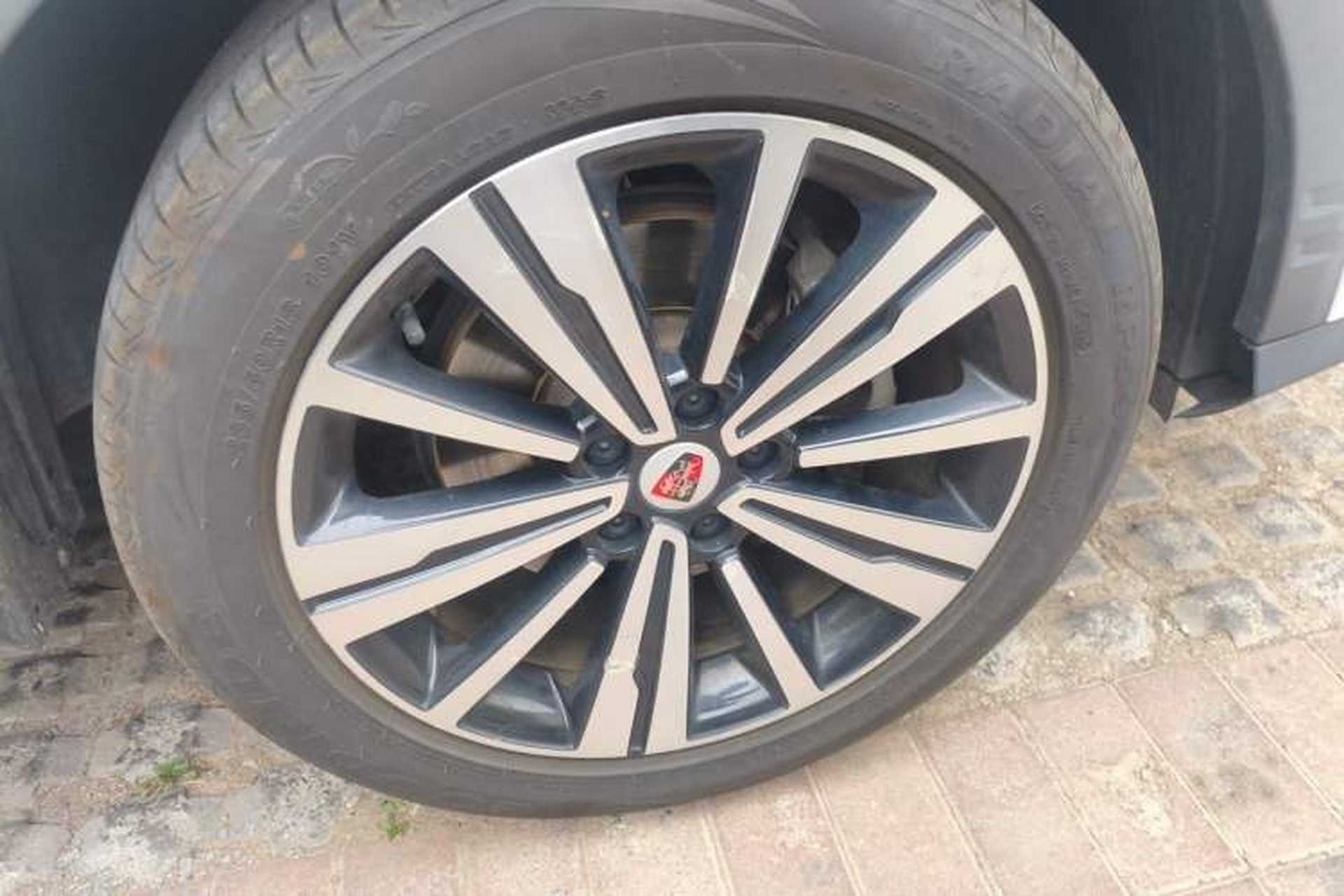 Used Roewe RX5 2019 20T Two-Wheel Drive Automatic Ali Smart Connectivity Platinum Edition Right Front Wheel Hub