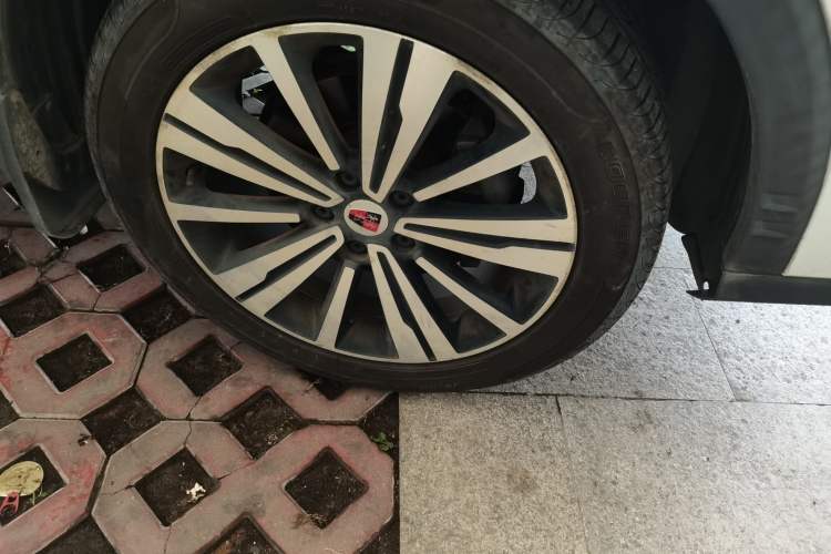Used Roewe RX5 2019 20T Two-Wheel Drive Automatic 4G Connected Platinum Edition Right Front Wheel Hub