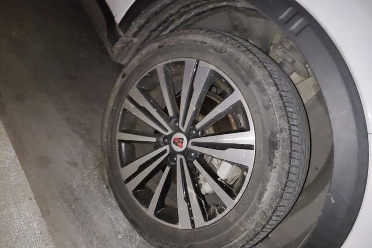 Used Roewe RX5 2019 20T Two-Wheel Drive Manual 4G Connect Platinum Edition Right Front Wheel Hub