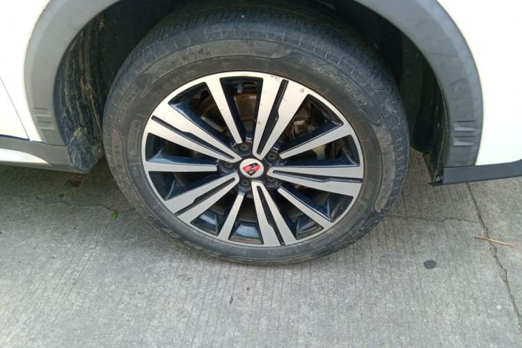 Used Roewe RX5 2019 20T Two-Wheel Drive Automatic 4G Connected Platinum Edition Right Front Wheel Hub