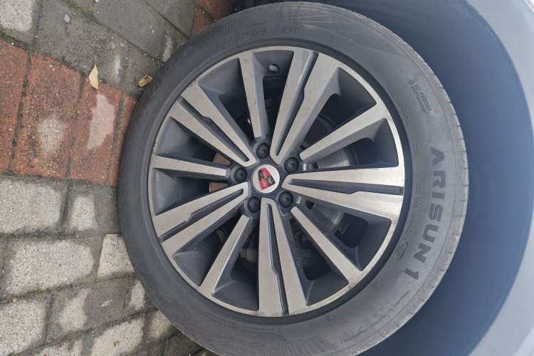 Used Roewe RX5 2019 20T Two-Wheel Drive Automatic Ali Smart Connectivity Platinum Edition Right Front Wheel Hub