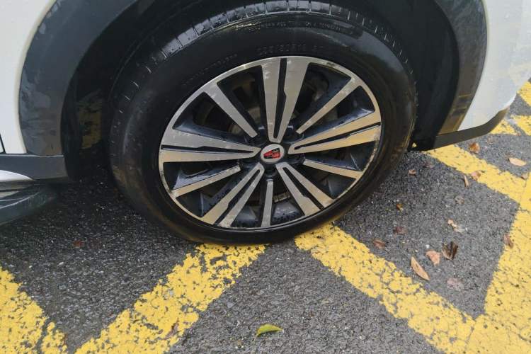 Used Roewe RX5 2019 20T Two-Wheel Drive Manual 4G Connect Platinum Edition Right Front Wheel Hub