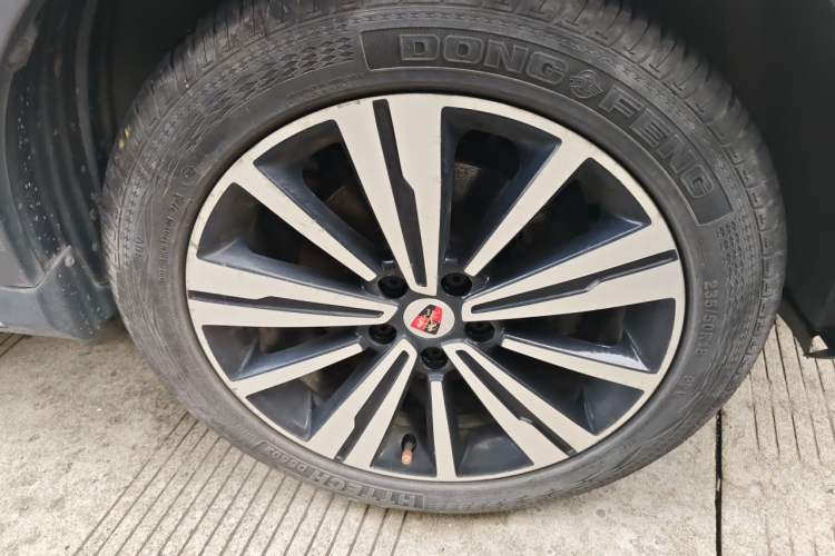 Used Roewe RX5 2019 20T Two-Wheel Drive Automatic Ali Smart Connectivity Platinum Edition Right Front Wheel Hub