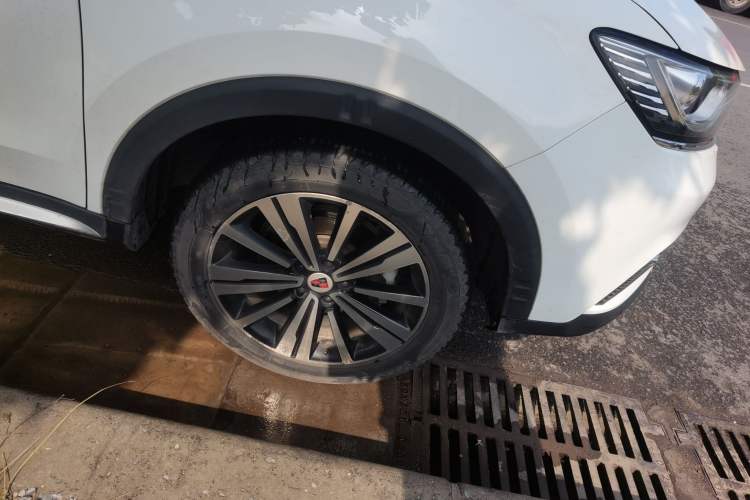 Used Roewe RX5 2019 20T Two-Wheel Drive Manual 4G Connect Platinum Edition Right Front Wheel Hub