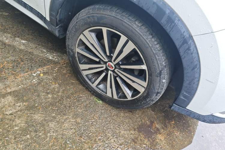 Used Roewe RX5 2019 20T Two-Wheel Drive Automatic 4G Connected Platinum Edition Right Front Wheel Hub