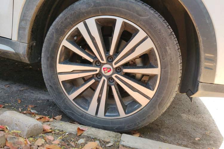Used Roewe RX5 2019 20T Two-Wheel Drive Automatic 4G Connected Platinum Edition Right Front Wheel Hub