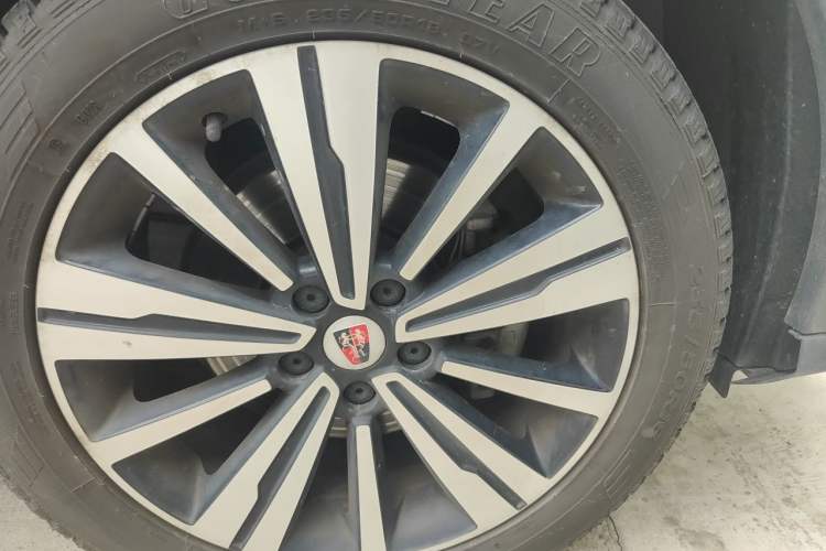 Used Roewe RX5 2019 20T Two-Wheel Drive Automatic 4G Connected Platinum Edition Right Front Wheel Hub