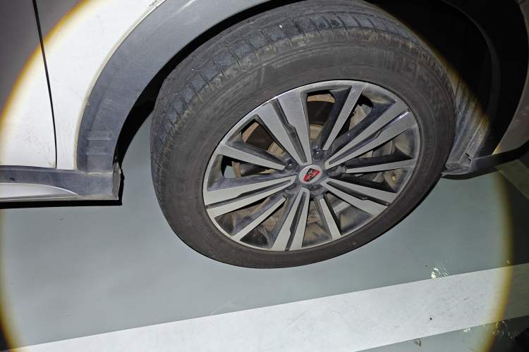 Used Roewe RX5 2019 20T Two-Wheel Drive Automatic 4G Connected Platinum Edition Right Front Wheel Hub