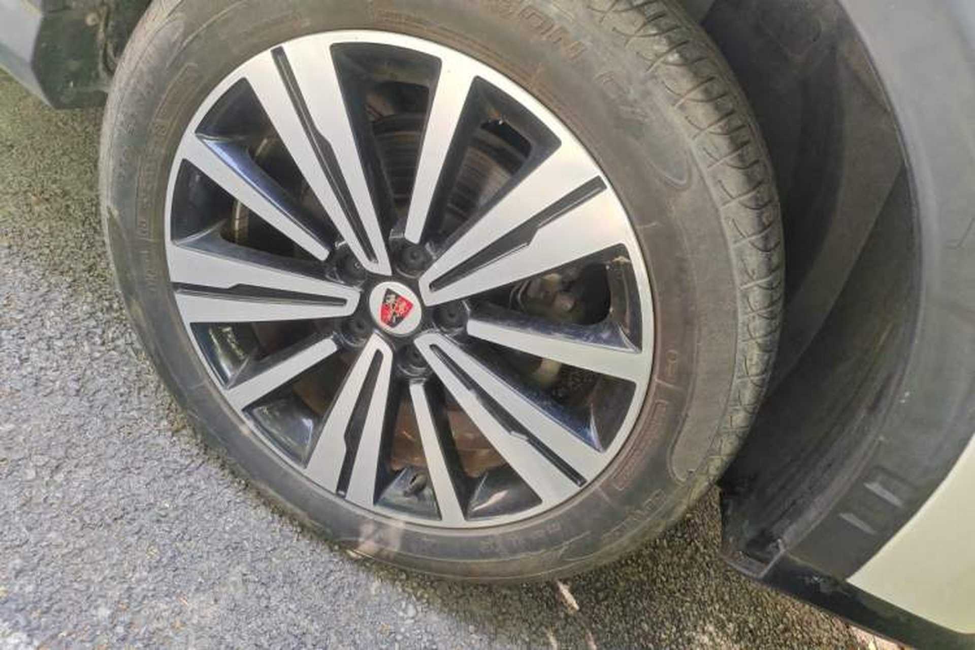 Used Roewe RX5 2019 20T Two-Wheel Drive Automatic Ali Smart Connectivity Platinum Edition Right Front Wheel Hub