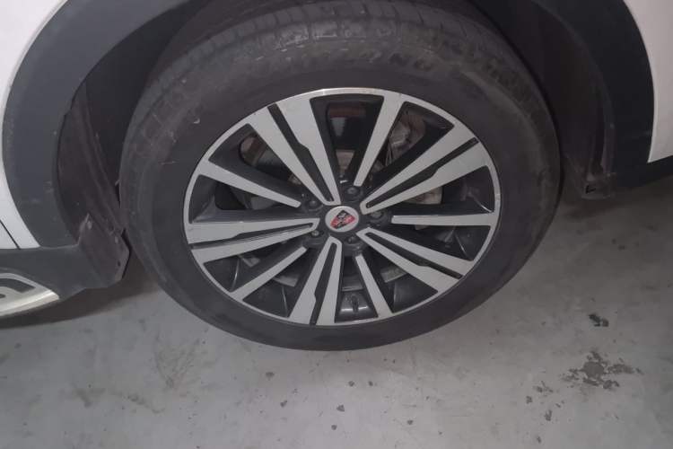 Used Roewe RX5 2019 20T Two-Wheel Drive Automatic Ali Smart Connectivity Platinum Edition Right Front Wheel Hub