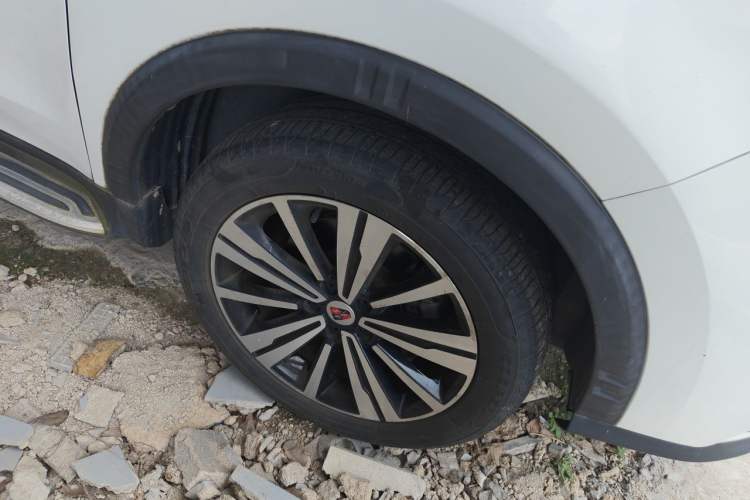 Used Roewe RX5 2019 20T Two-Wheel Drive Manual Ali Smart Network Platinum Edition Right Front Wheel Hub