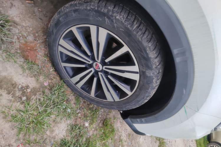 Used Roewe RX5 2019 20T Two-Wheel Drive Manual 4G Connect Platinum Edition Right Front Wheel Hub