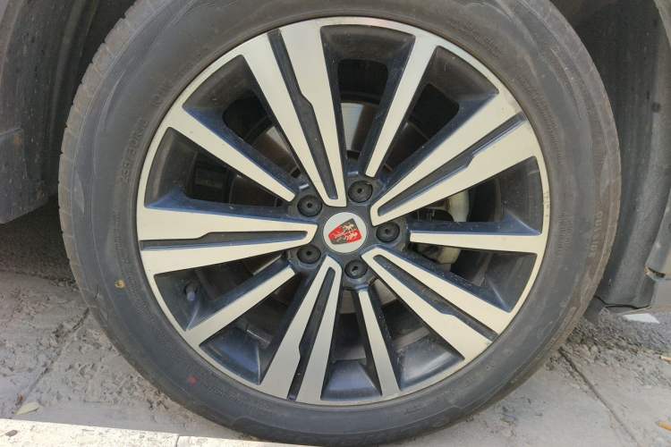 Used Roewe RX5 2019 20T Two-Wheel Drive Automatic Ali Smart Connectivity Platinum Edition Right Front Wheel Hub