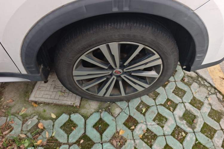 Used Roewe RX5 2019 20T Two-Wheel Drive Automatic Ali Smart Connectivity Platinum Edition Right Front Wheel Hub