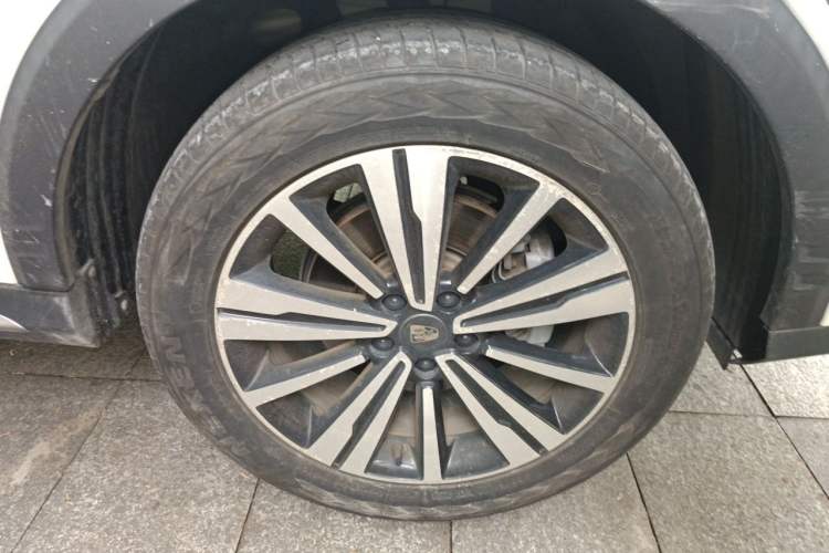 Used Roewe RX5 2019 20T Two-Wheel Drive Automatic 4G Connected Platinum Edition Right Front Wheel Hub