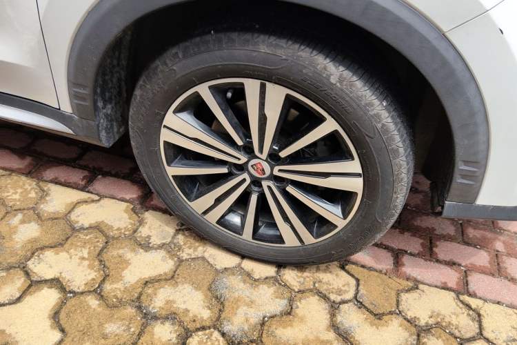 Used Roewe RX5 2019 20T Two-Wheel Drive Automatic 4G Connected Platinum Edition Right Front Wheel Hub