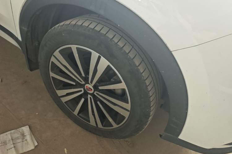 Used Roewe RX5 2019 20T Two-Wheel Drive Automatic Ali Smart Connectivity Platinum Edition Right Front Wheel Hub