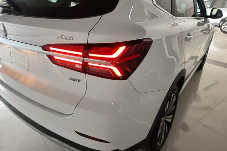 Used Roewe RX5 2019 20T Two-Wheel Drive Automatic 4G Connected Platinum Edition Right Rear Taillight