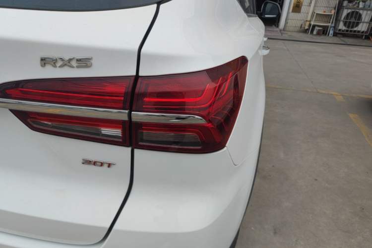 Used Roewe RX5 2019 20T Two-Wheel Drive Automatic 4G Connected Platinum Edition Right Rear Taillight