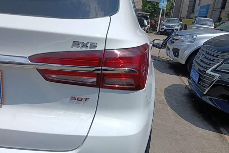 Used Roewe RX5 2019 30T Two-Wheel Drive Automatic Ali SmartConnect Platinum Edition Right Rear Taillight