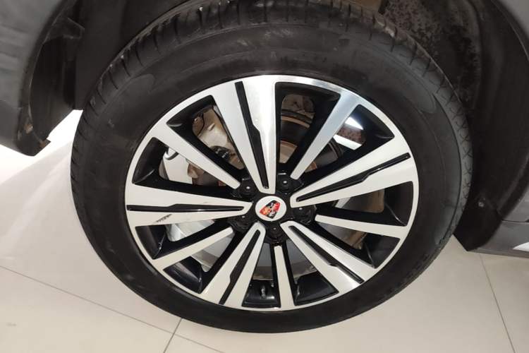 Used Roewe RX5 2019 20T Two-Wheel Drive Automatic 4G Connected Platinum Edition Right Rear Wheel Hub