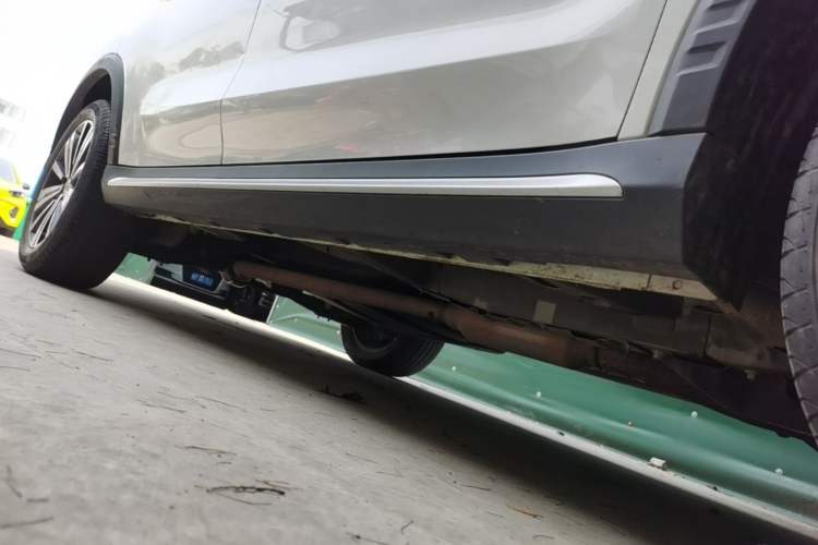 Used Roewe RX5 2019 20T Two-Wheel Drive Automatic 4G Connected Platinum Edition Right Side Sill