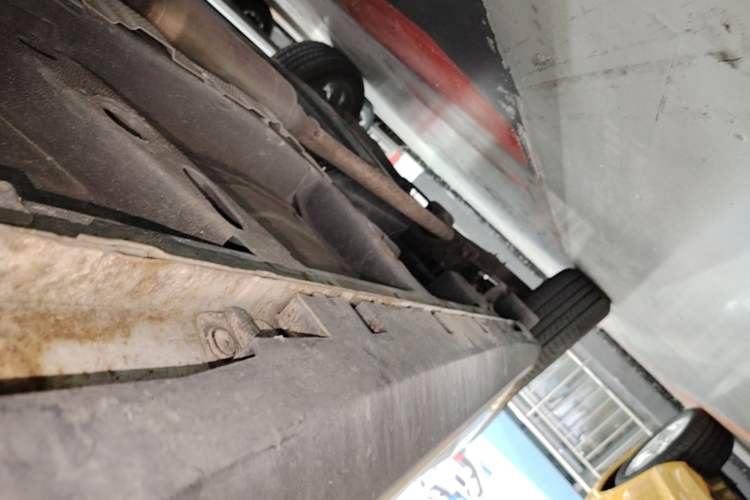 Used Roewe RX5 2019 20T Two-Wheel Drive Automatic 4G Connected Platinum Edition Right Side Sill