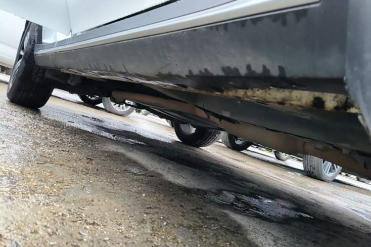 Used Roewe RX5 2019 20T Two-Wheel Drive Automatic 4G Connected Platinum Edition Right Side Sill