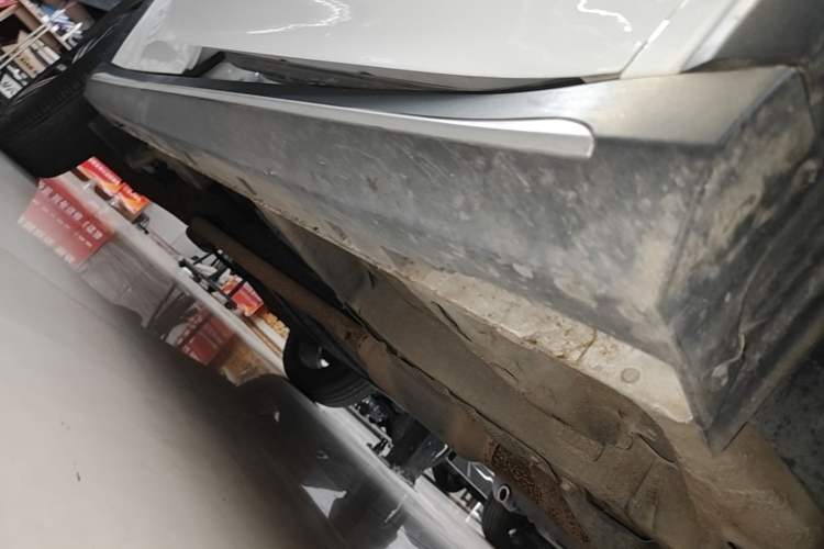 Used Roewe RX5 2019 20T Two-Wheel Drive Automatic 4G Connected Platinum Edition Right Side Sill
