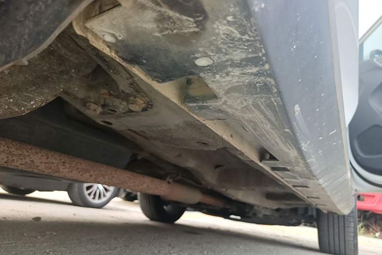 Used Roewe RX5 2019 20T Two-Wheel Drive Automatic Ali Smart Connectivity Platinum Edition Right Side Sill